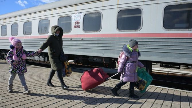78% жителей России готовы принять переселенцев из Донбасса